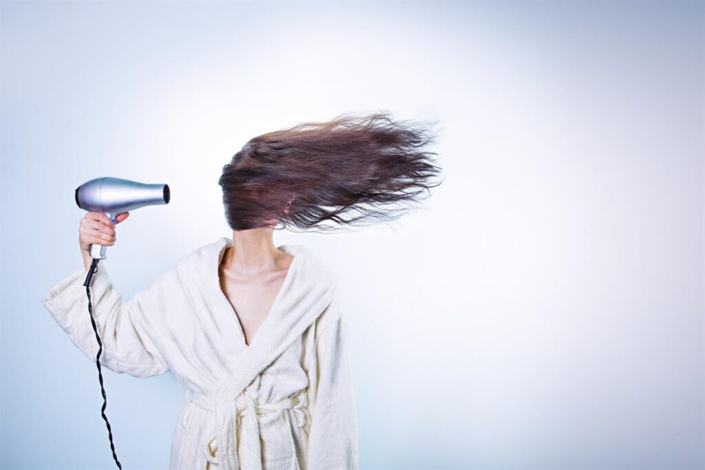 Dyson is the rare consumer-tech company that made vacuum cleaners feel like sports cars and hair dryers feel like aerospace hardware. Its rise wasn’t powered by celebrity founders or trend-chasing marketing, but by a stubborn engineering mindset: find the annoying problem everyone has accepted, then refuse to accept it. That obsession—paired with distinctive industrial design—has turned unglamorous household appliances into premium, culture-defining objects.